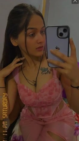 Instagram influencer Isha goes topless in selfies