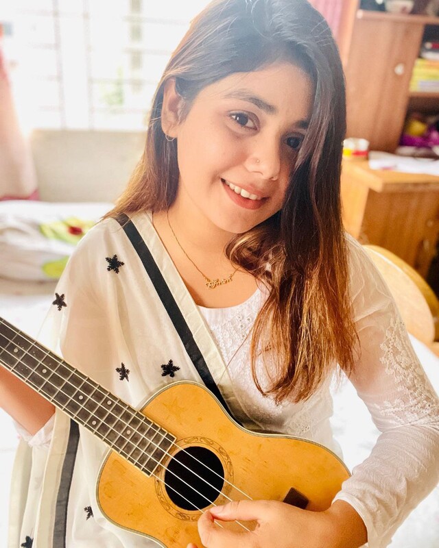 Indian girl revealing nude figure for boyfriend