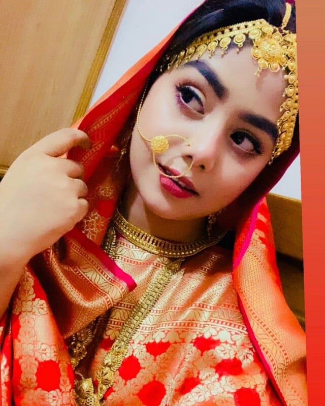 Indian girl revealing nude figure for boyfriend