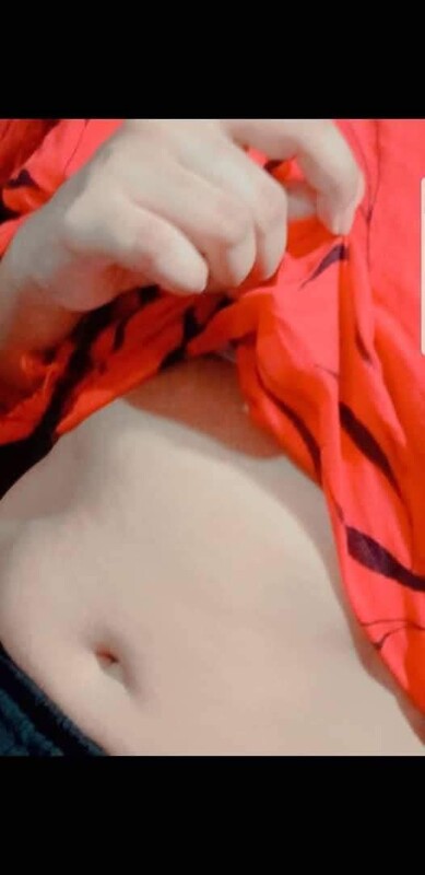 Red lips girlfriend posing topless in selfies