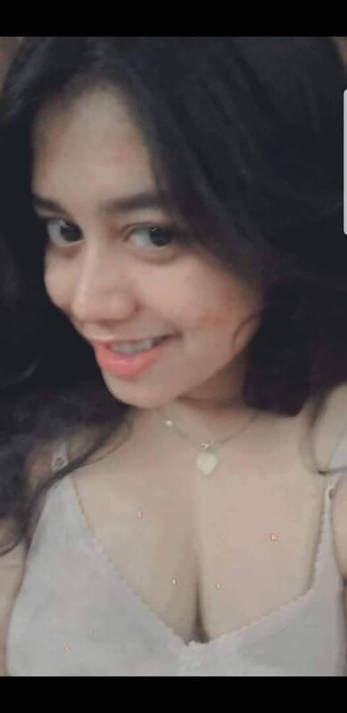 Red lips girlfriend posing topless in selfies