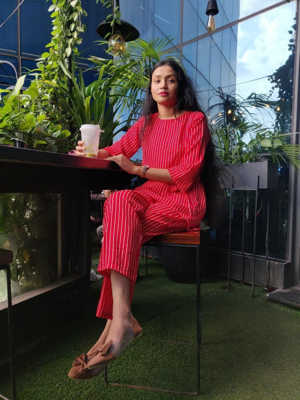 Mumbai Indian girl teasing stockings show