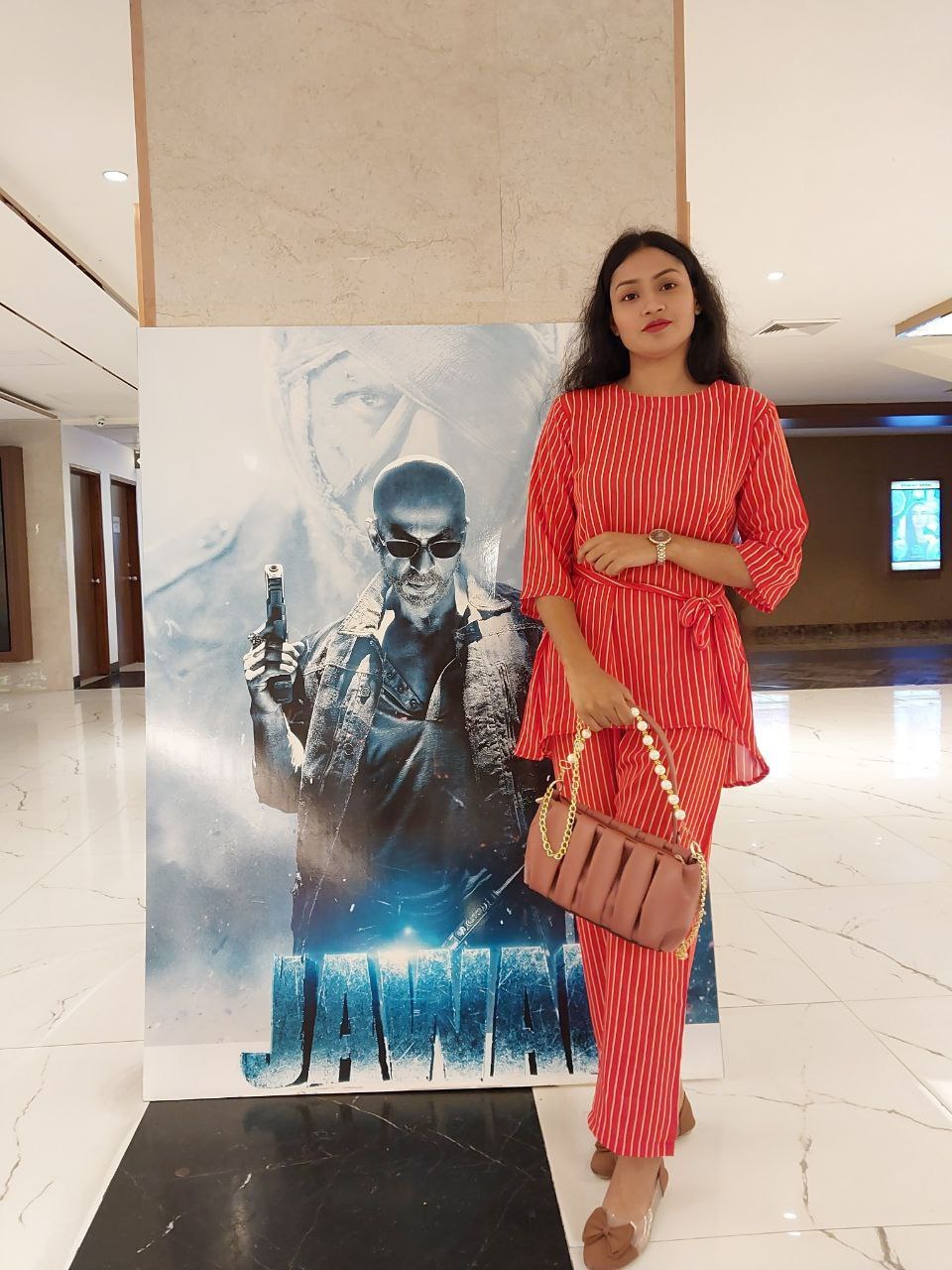 Mumbai Indian girl teasing stockings show