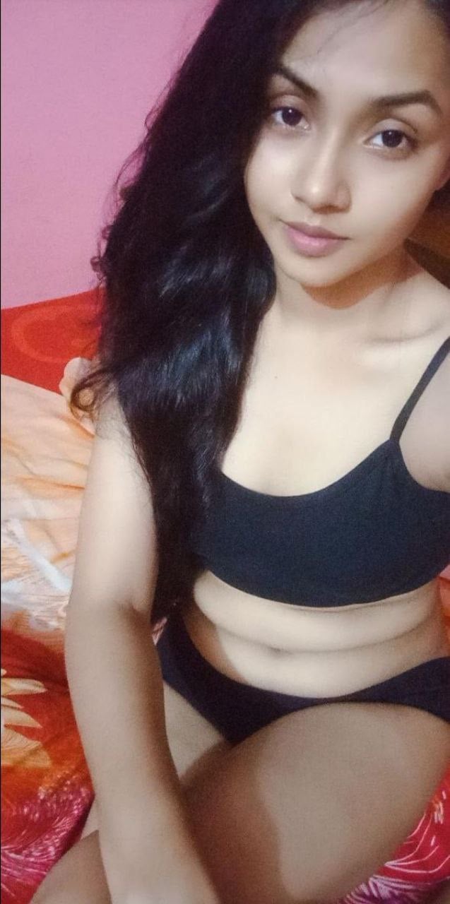 Mumbai Indian girl teasing stockings show