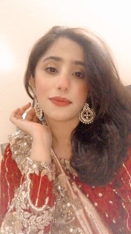 Mumbai Muslim girl topless playing with sexy boobs