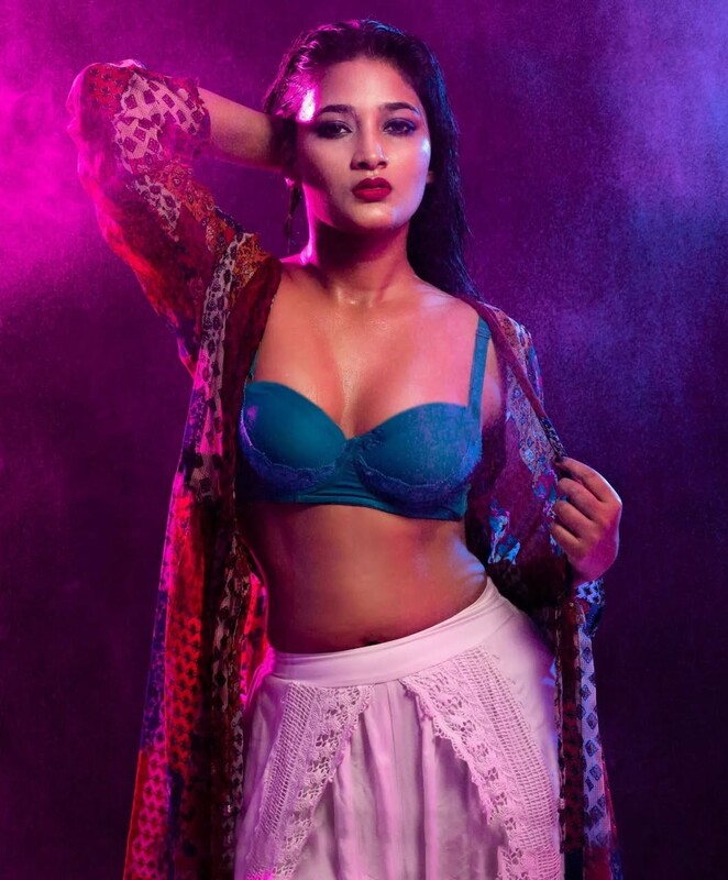 Sexy ass Indian model nude HD photo shoot