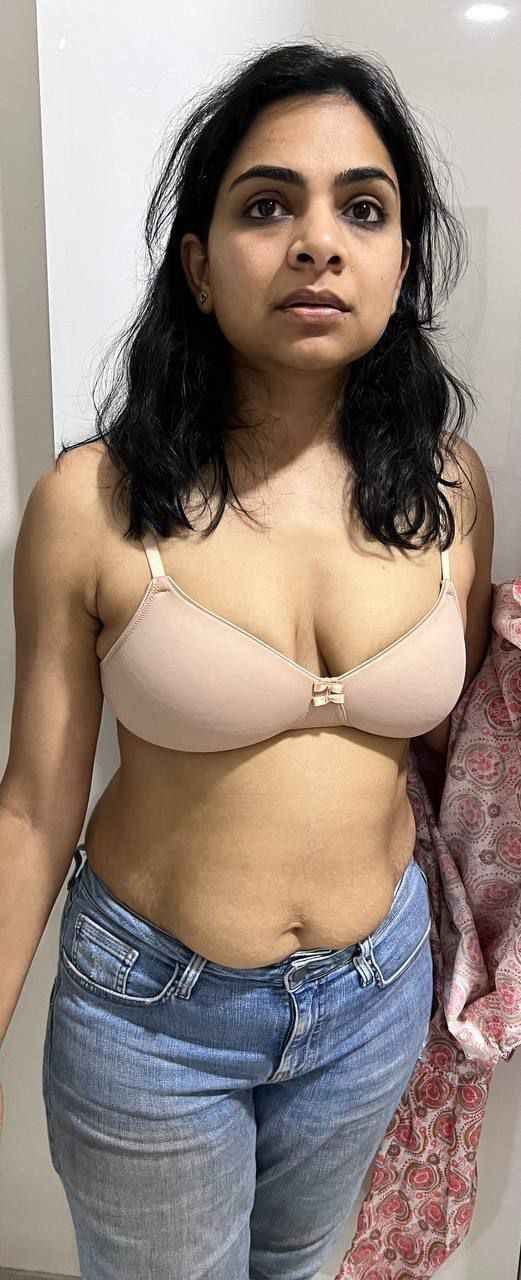 Indian girl stripping bra and nude in bedroom