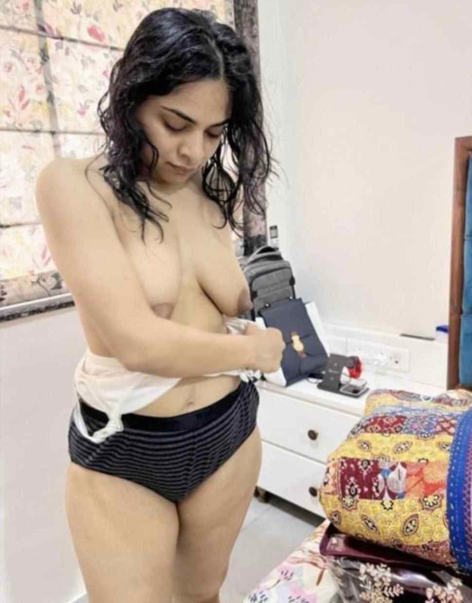 Indian girl stripping bra and nude in bedroom