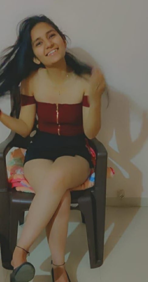 Slim Indian girl showing her perfect nude body