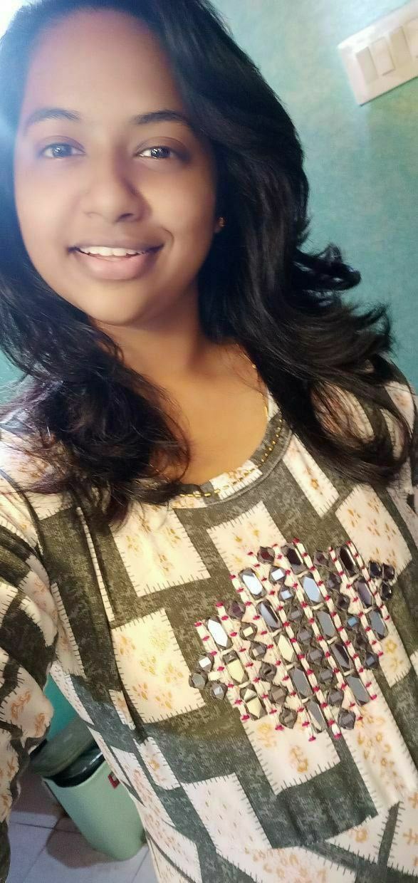 Sexiest Bengaluru girl nude selfie clicks