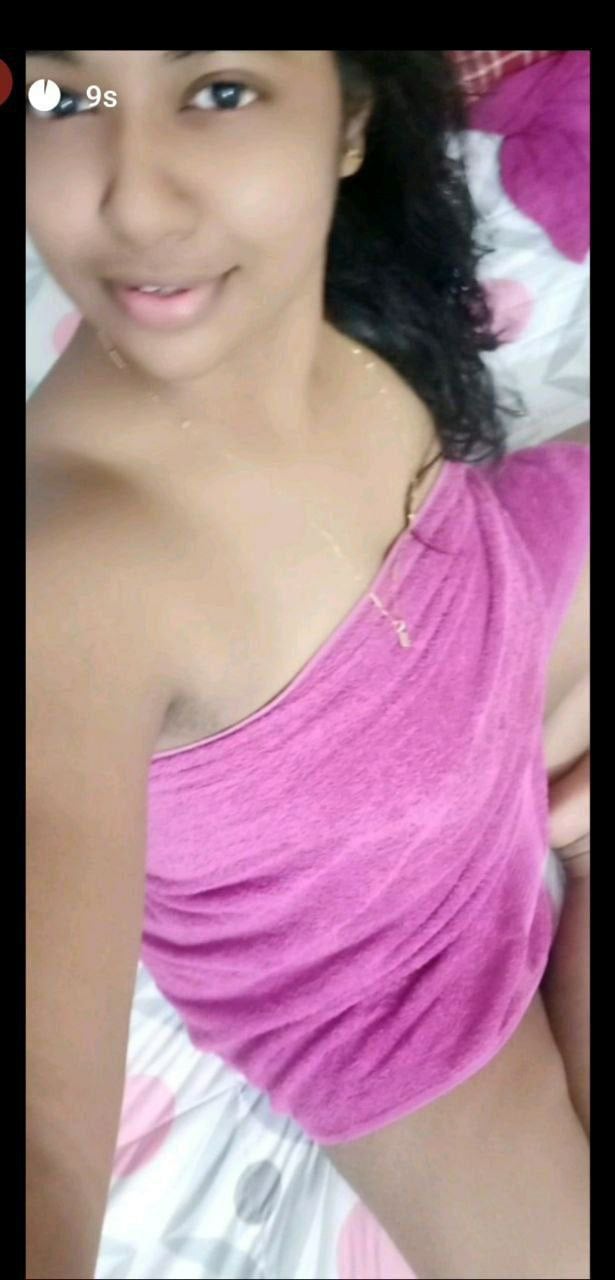Sexiest Bengaluru girl nude selfie clicks