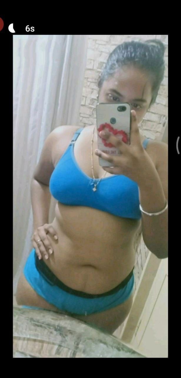 Sexiest Bengaluru girl nude selfie clicks