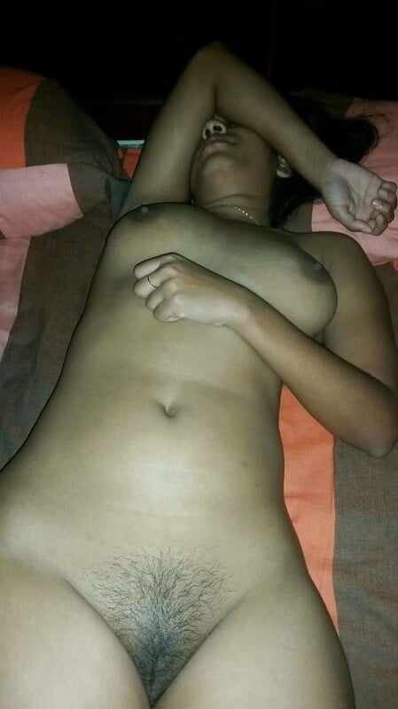 Cute Lankan unmarried girl nude selfie pics