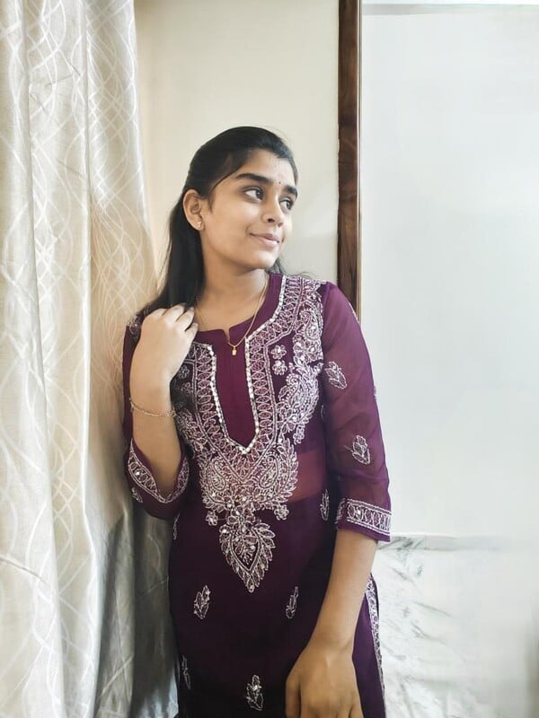 Tight body figure girl showing her nude pussy