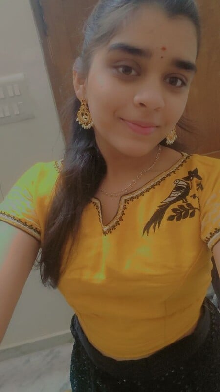 Tight body figure girl showing her nude pussy