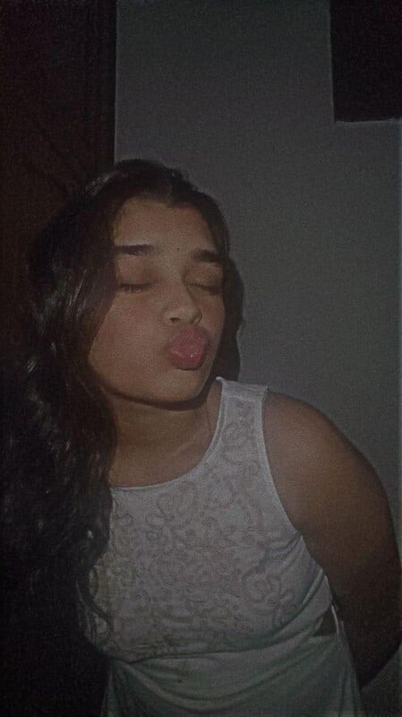 Tight body figure girl showing her nude pussy