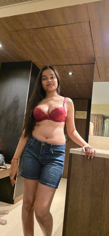 Top class Indian escort girl naked in hotel room