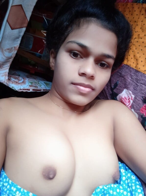 19yo college teen exposing milky boobs photos