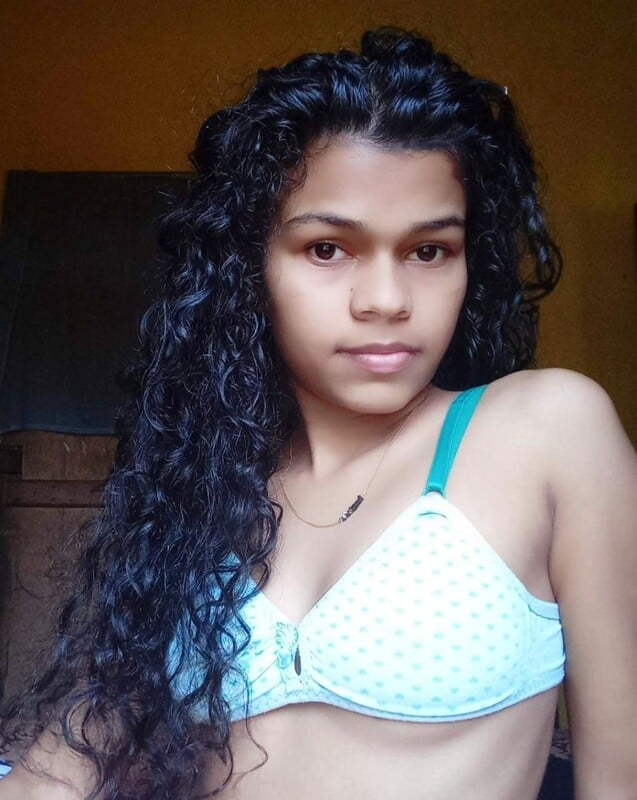 19yo college teen exposing milky boobs photos