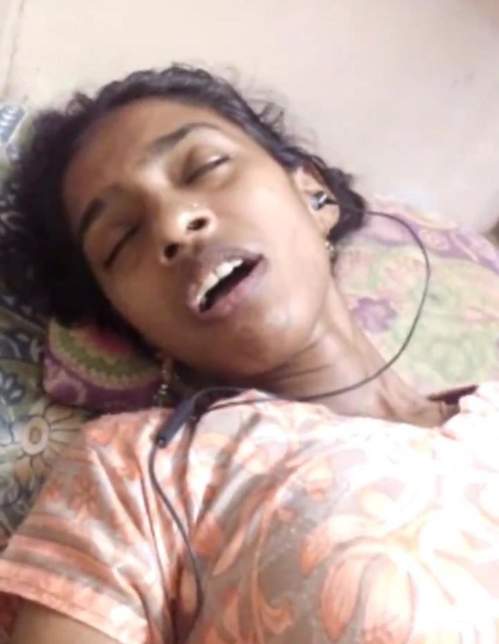 Hairy pussy Tamil girl nude sex chat with lover