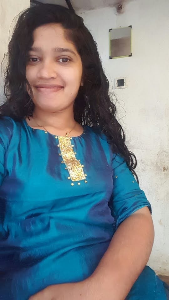 Kozhikode girl hairy pussy fingering photos