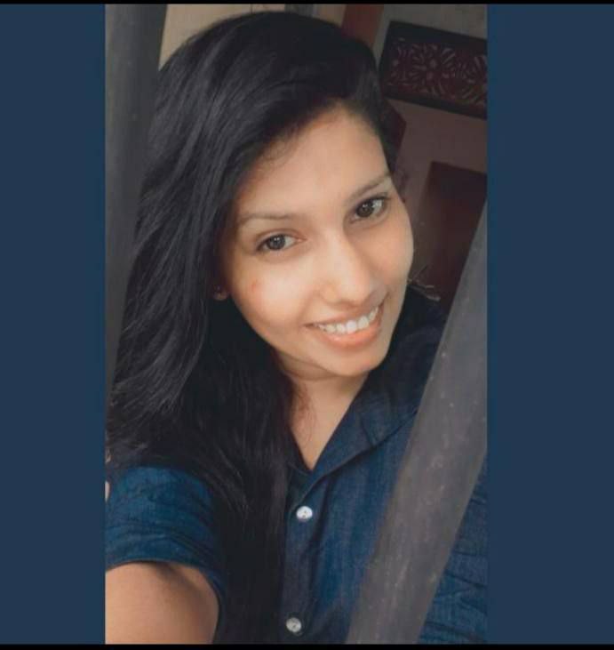 Lankan office girl pink pussy fingering in nude