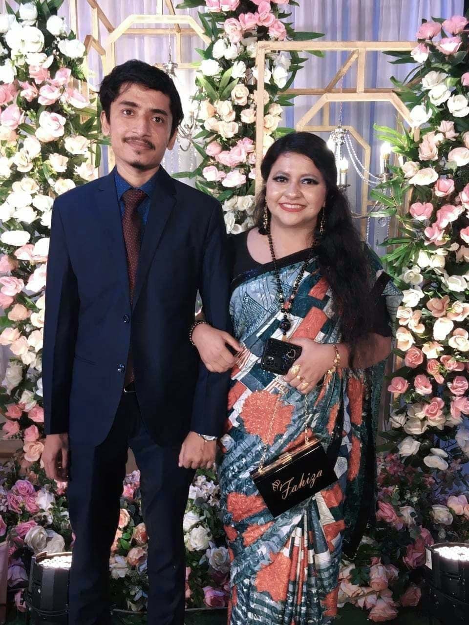 Cuckold hubby sharing wife and threesome pics