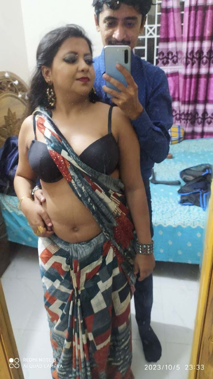 Cuckold hubby sharing wife and threesome pics