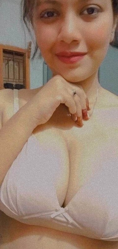 Turning 30 Indian girl showing big boobs and sexy pussy