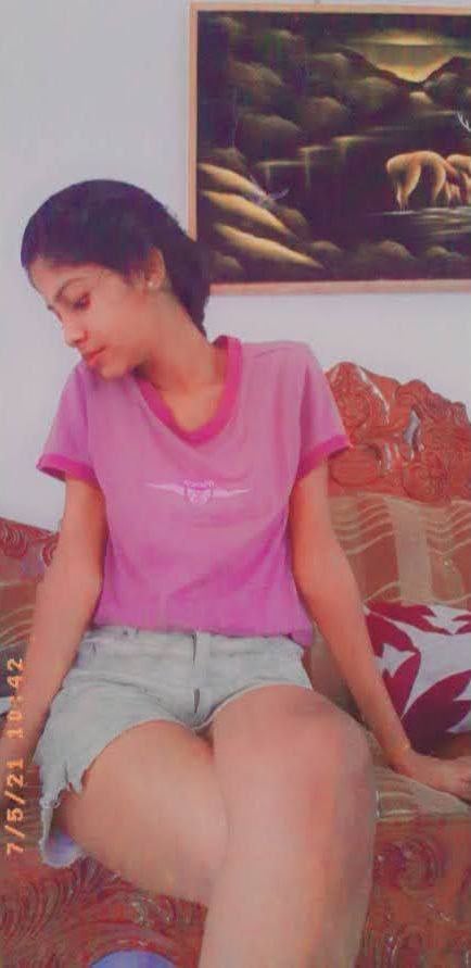 Lankan 19yo teen Tamil girl naked selfies gallery