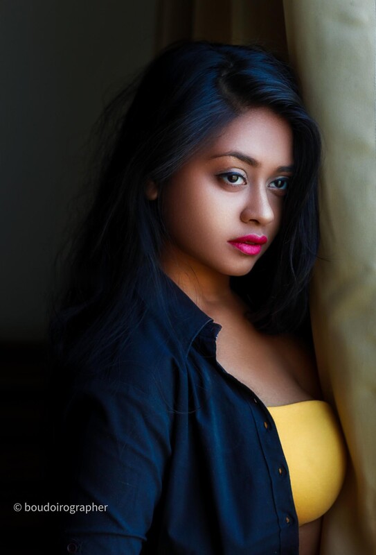 Indian model thick ass nude photo shoot pics