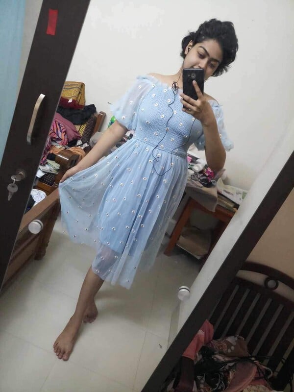 Short haired Bangla girl naked pussy fingering