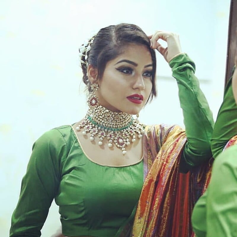 Instagram influencer nude bath in bathtub HD pics