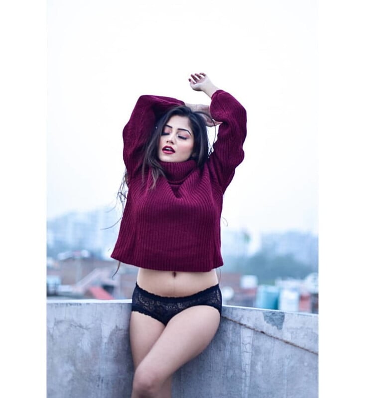 Instagram influencer nude bath in bathtub HD pics