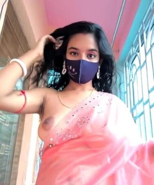 Bengali slut in saree revealed big boobs and pussy