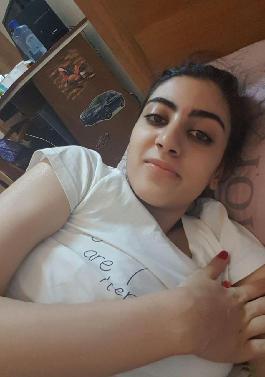 Bengali hijab nude girl flaunts hairy pussy