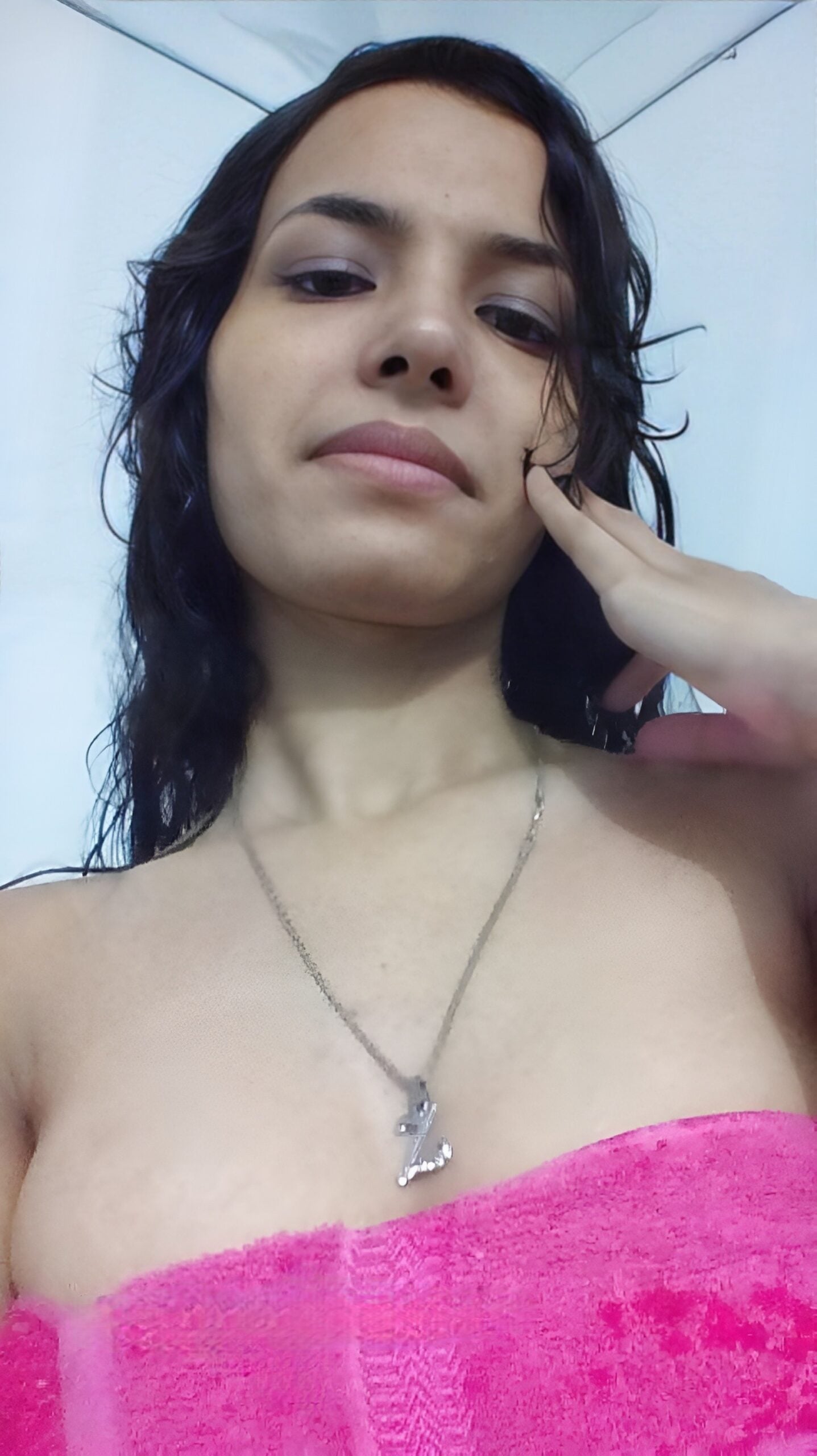 Virgin girl naked pussy and round boobs show