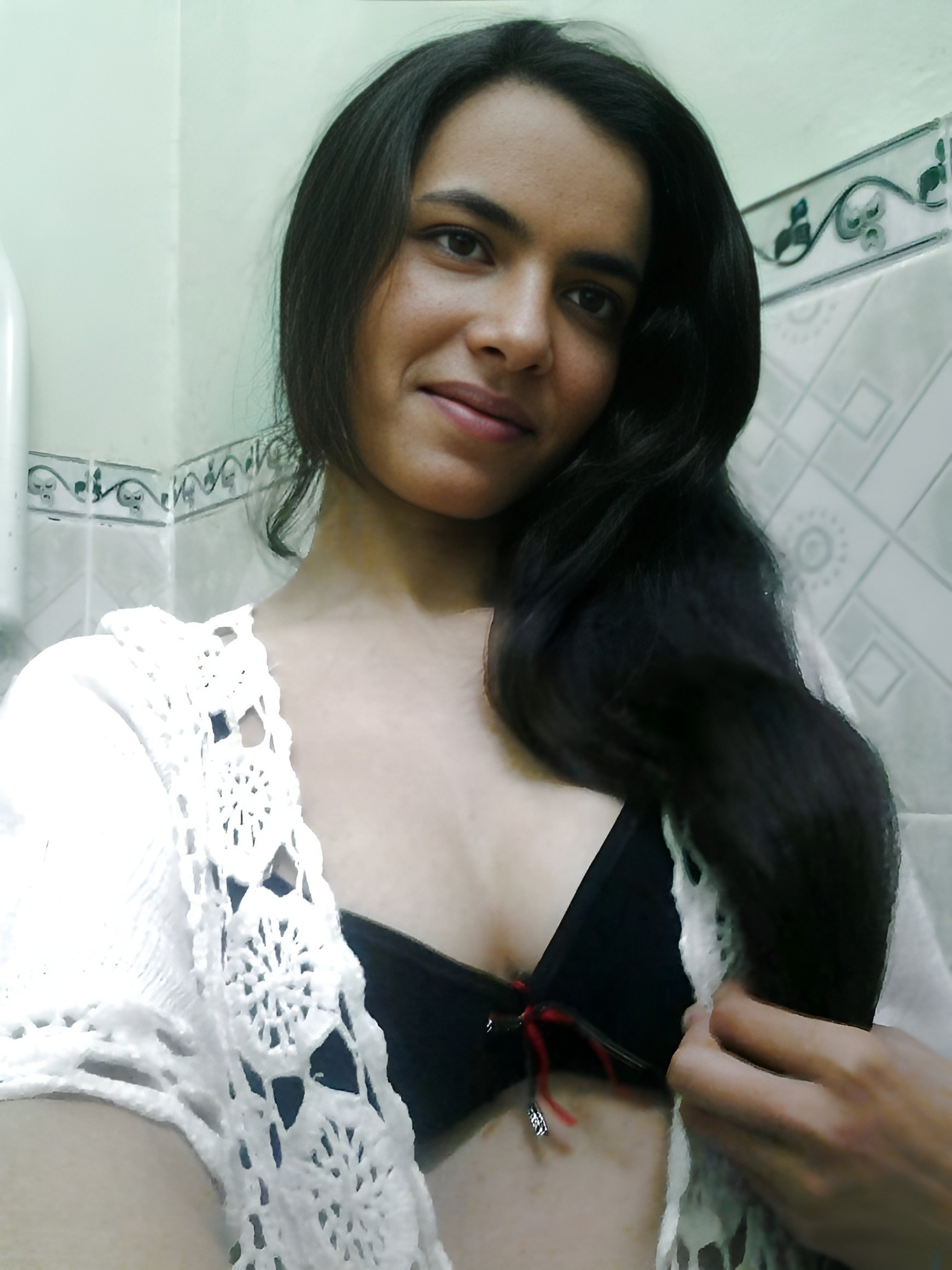 Virgin girl naked pussy and round boobs show