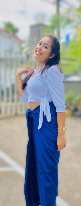 Sri Lankan slim girlfriend mirror nude selfies