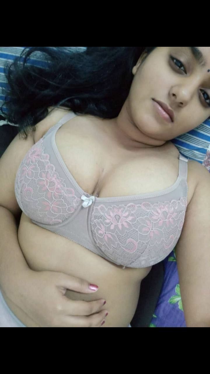 Busty Tamil girlfriend naked hairy pussy shown
