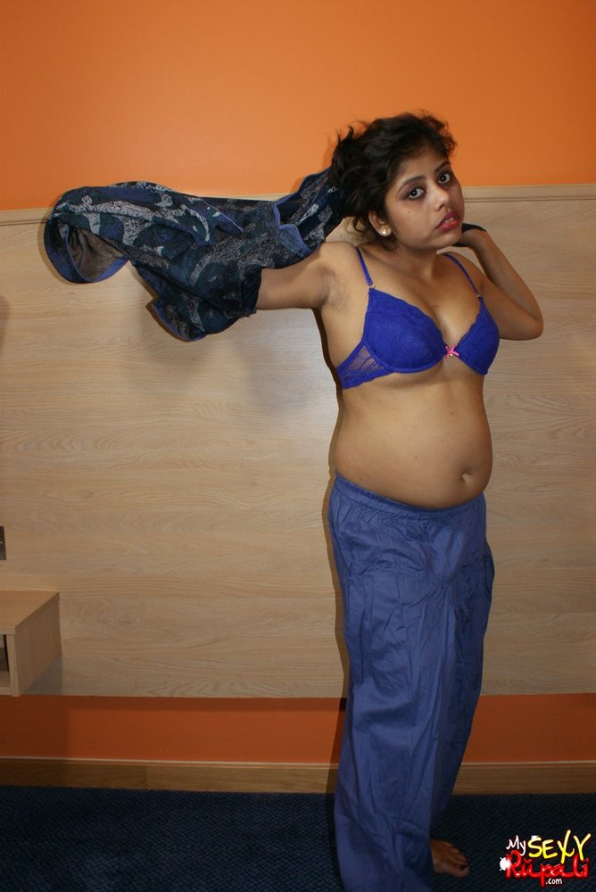 Charming Sexy Hot Indian Babe Rupali