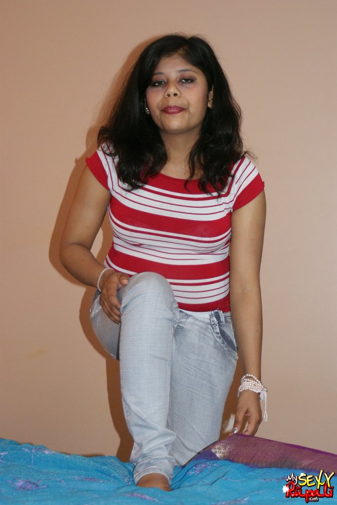 Sexy Gujarati Babe Rupali Nude Photos