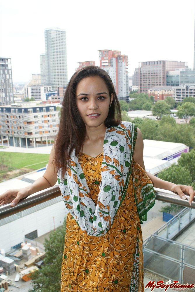 Gorgerous Indian Babe Jasmine Pink Pussy