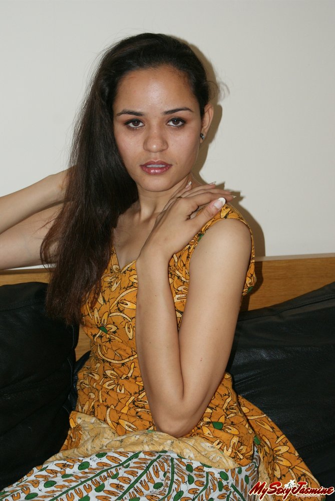 Gorgerous Indian Babe Jasmine Pink Pussy