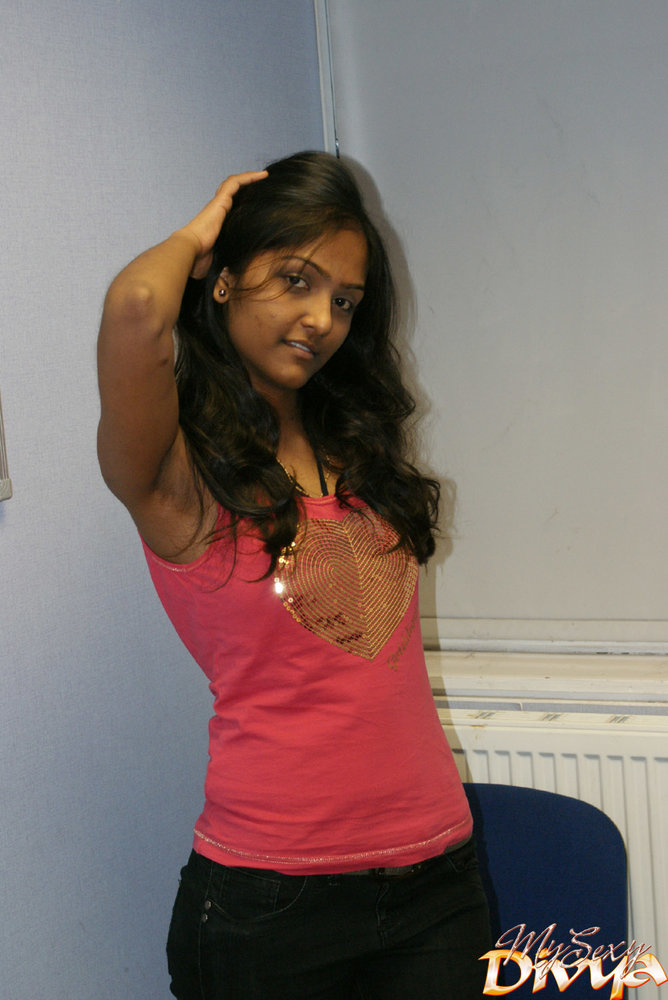 Real Indian Babe Divya XXX Nude Photos