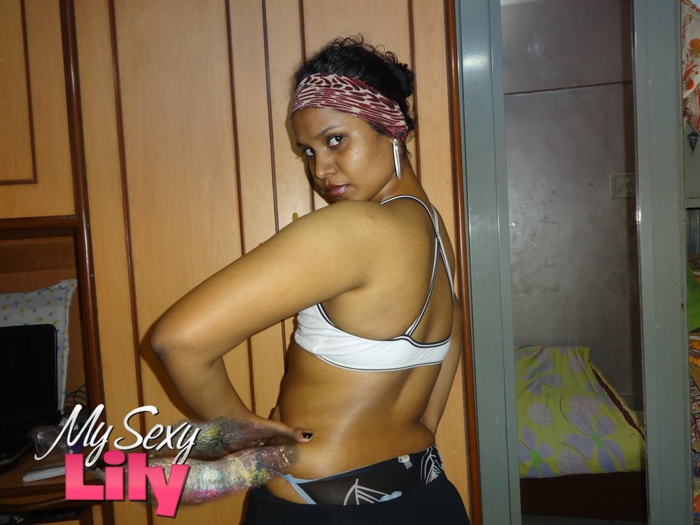 Young Mumbai Sexy College Girl Nude Busty Tits