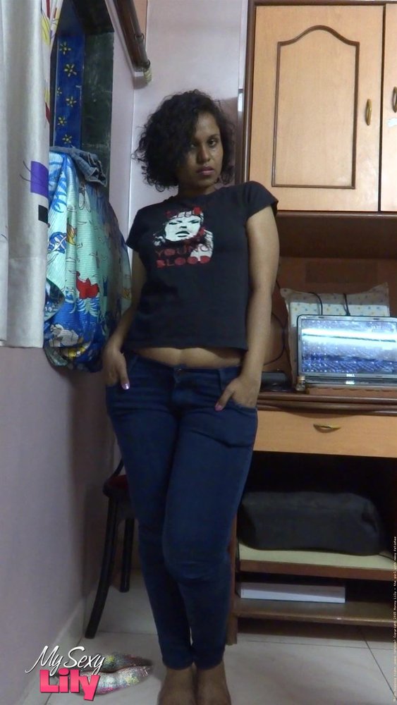 Young Nude Mumbai Girl Horny Lily