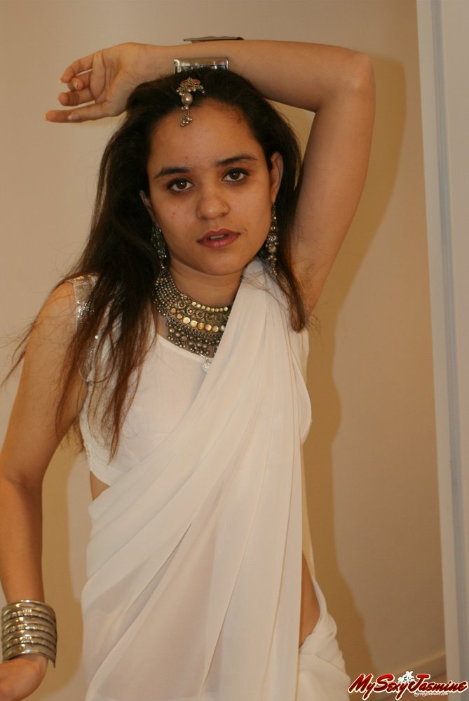Indian Babe Jasmine White Pearl Nude Pictures