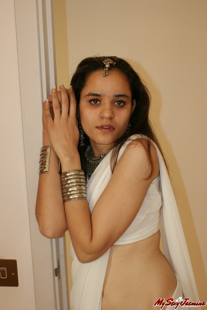 Indian Babe Jasmine White Pearl Nude Pictures