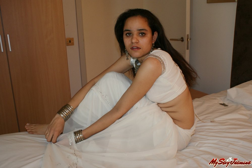 Indian Babe Jasmine White Pearl Nude Pictures